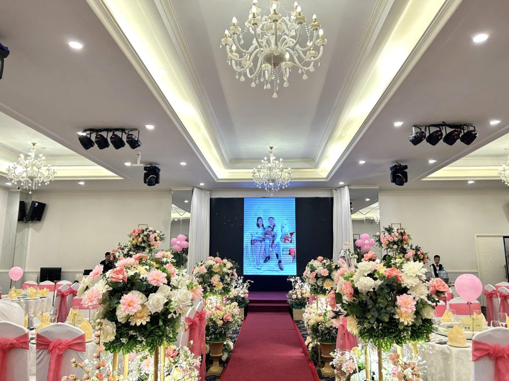 Sảnh Queen 2 10