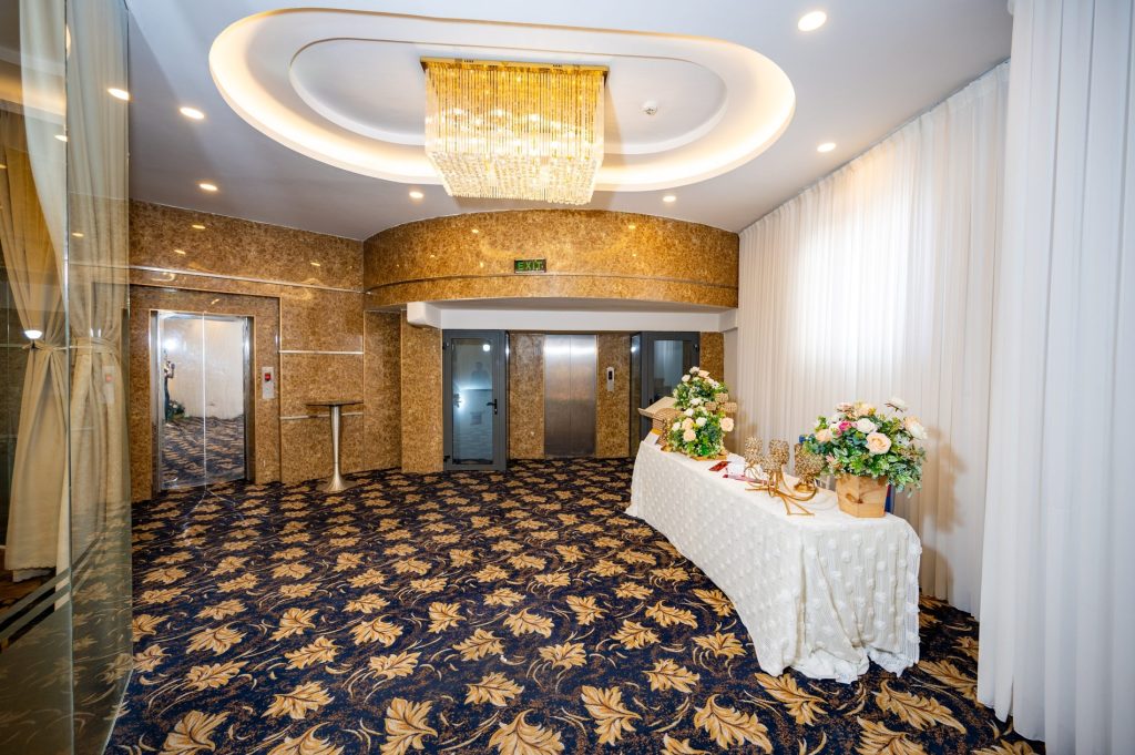 Sảnh Queen 8 3